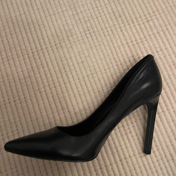Black Pumps - Picture 2 of 3